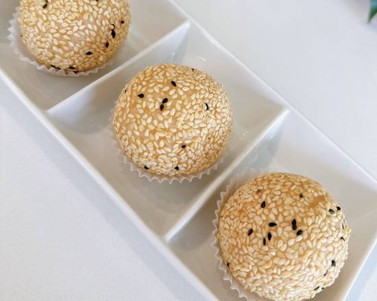 D17. Egg Yolk Sesame Ball 金沙煎堆
